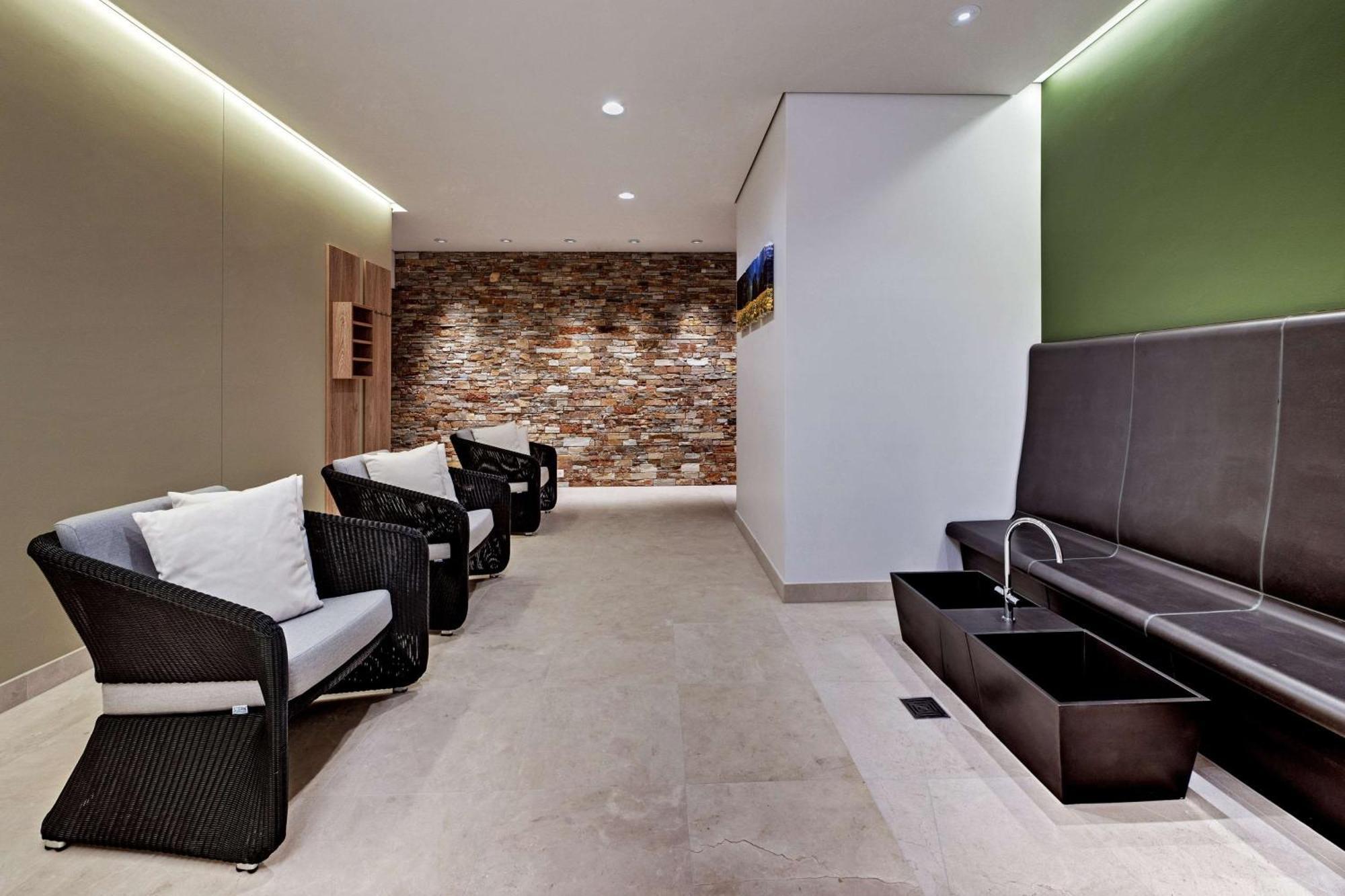 Hilton Garden Hotel 4*